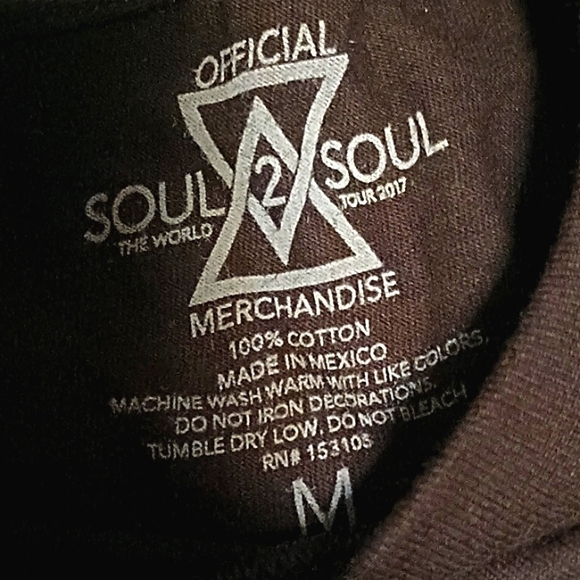 TIM & FAITH 💚 SOUL 2 SOUL 2017 WORLD TOUR TSHIRT 🩵 NWOT - Picture 3 of 5